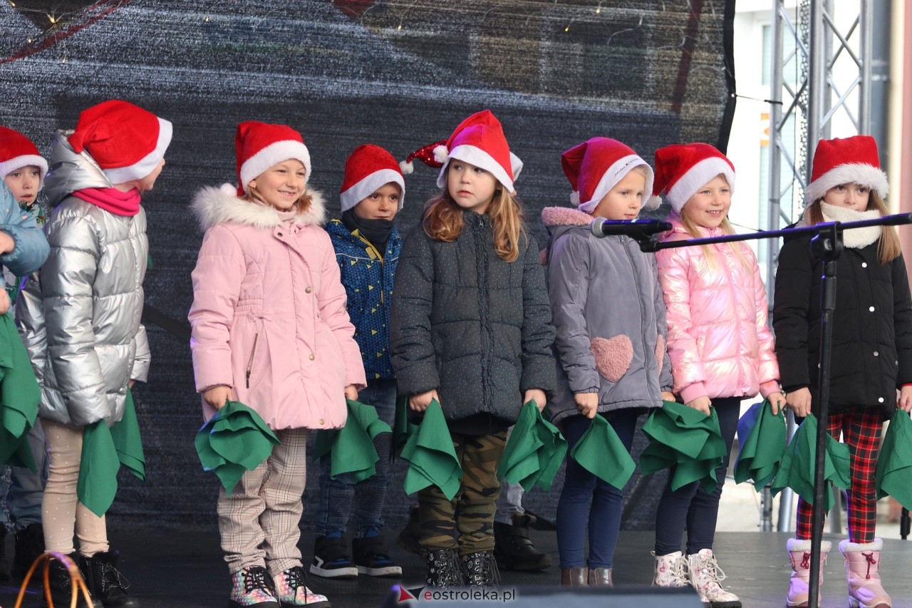II Kurpiowski Jarmark Bożonarodzeniowy w Ostrołęce wystartował [05.12.2024] - zdjęcie #51 - eOstroleka.pl