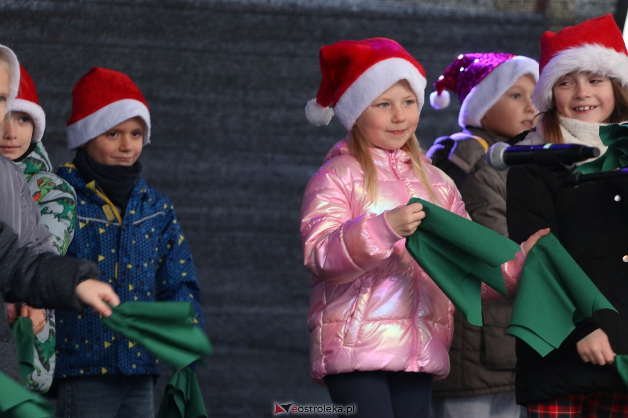 II Kurpiowski Jarmark Bożonarodzeniowy w Ostrołęce wystartował [05.12.2024] - zdjęcie #45 - eOstroleka.pl