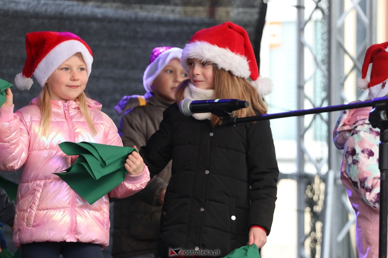 II Kurpiowski Jarmark Bożonarodzeniowy w Ostrołęce wystartował [05.12.2024] - zdjęcie #44 - eOstroleka.pl
