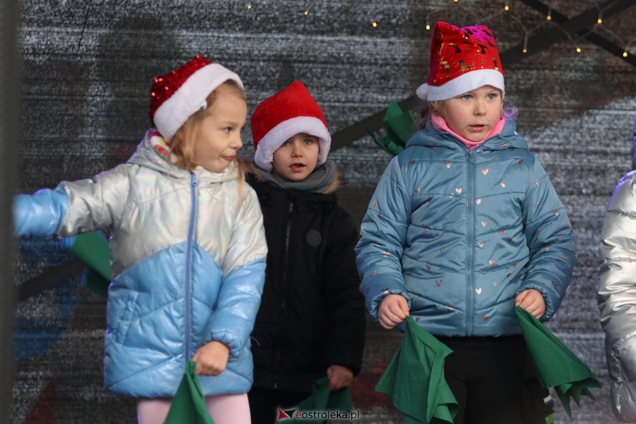 II Kurpiowski Jarmark Bożonarodzeniowy w Ostrołęce wystartował [05.12.2024] - zdjęcie #41 - eOstroleka.pl