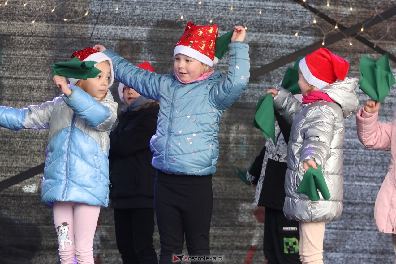 II Kurpiowski Jarmark Bożonarodzeniowy w Ostrołęce wystartował [05.12.2024] - zdjęcie #40 - eOstroleka.pl