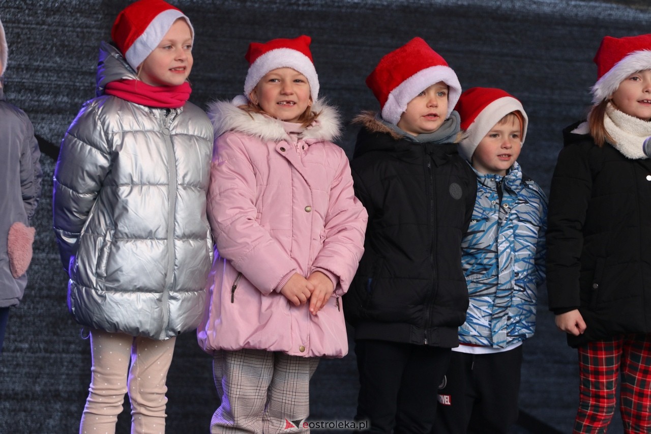 II Kurpiowski Jarmark Bożonarodzeniowy w Ostrołęce wystartował [05.12.2024] - zdjęcie #30 - eOstroleka.pl