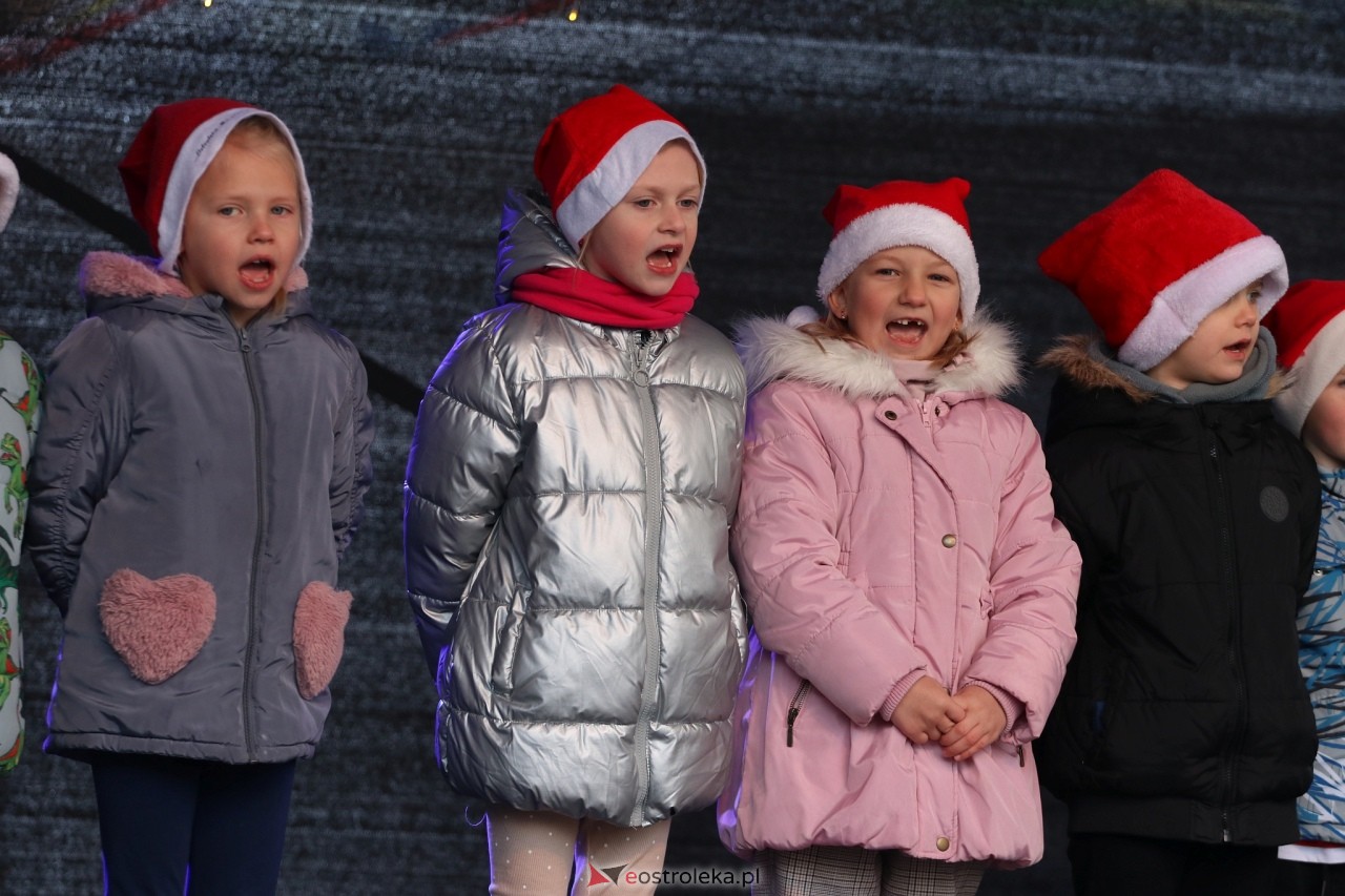 II Kurpiowski Jarmark Bożonarodzeniowy w Ostrołęce wystartował [05.12.2024] - zdjęcie #25 - eOstroleka.pl