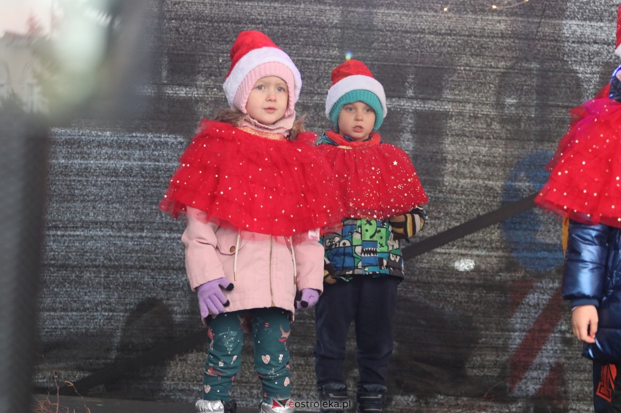 II Kurpiowski Jarmark Bożonarodzeniowy w Ostrołęce wystartował [05.12.2024] - zdjęcie #19 - eOstroleka.pl