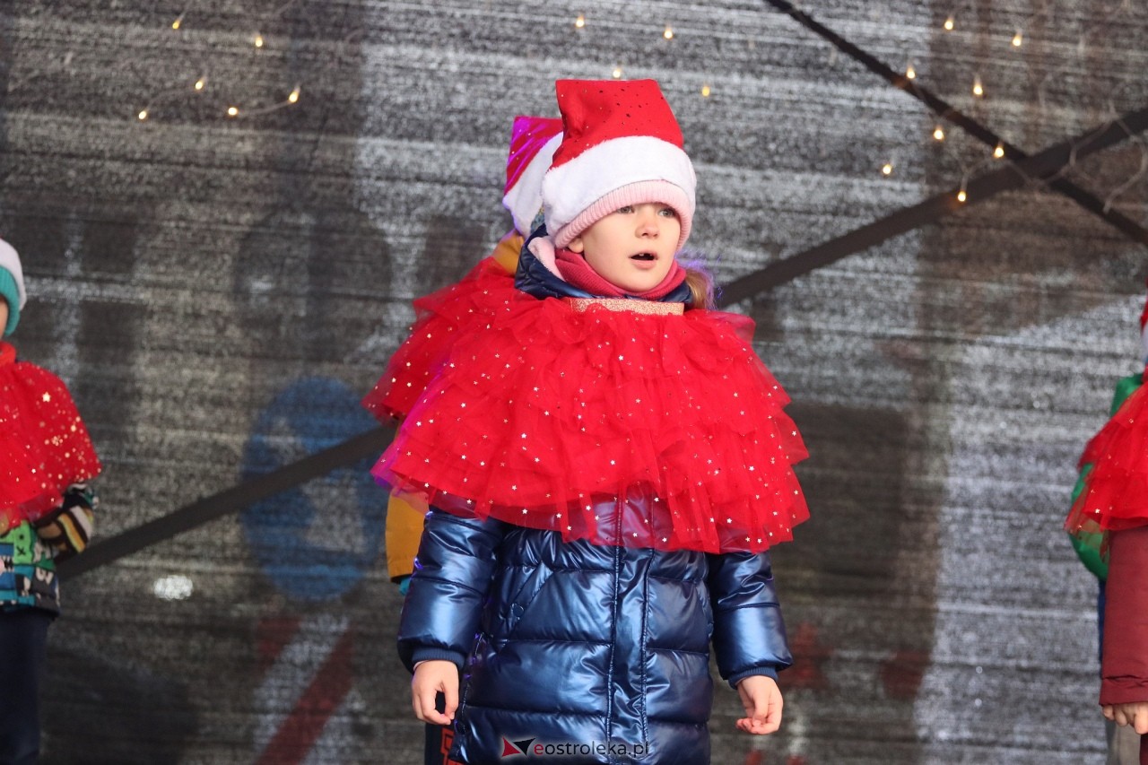 II Kurpiowski Jarmark Bożonarodzeniowy w Ostrołęce wystartował [05.12.2024] - zdjęcie #18 - eOstroleka.pl