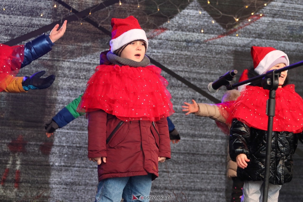 II Kurpiowski Jarmark Bożonarodzeniowy w Ostrołęce wystartował [05.12.2024] - zdjęcie #16 - eOstroleka.pl