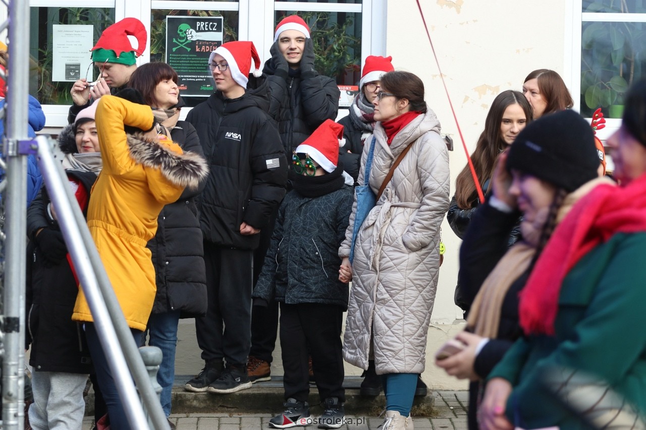 II Kurpiowski Jarmark Bożonarodzeniowy w Ostrołęce wystartował [05.12.2024] - zdjęcie #6 - eOstroleka.pl