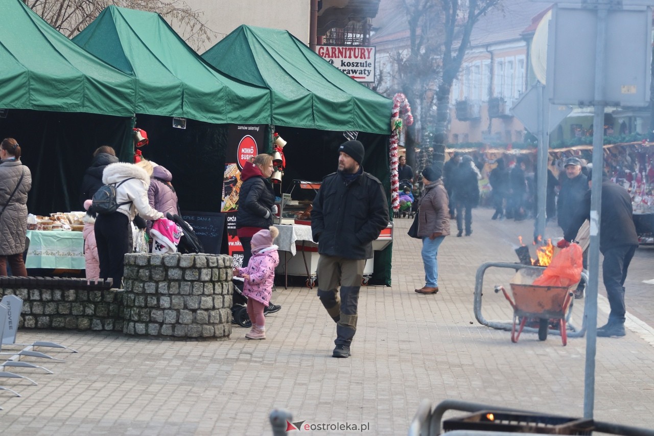II Kurpiowski Jarmark Bożonarodzeniowy w Ostrołęce wystartował [05.12.2024] - zdjęcie #2 - eOstroleka.pl