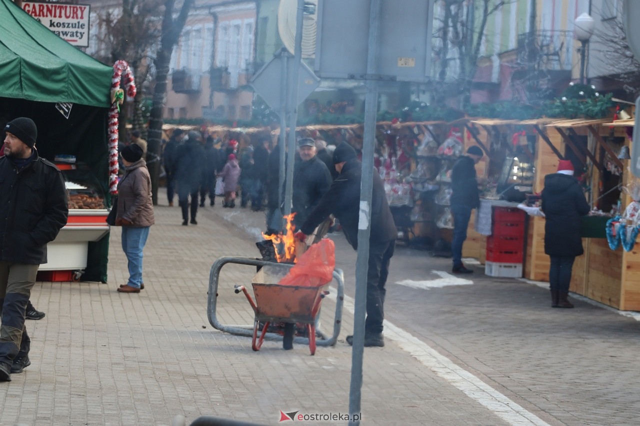 II Kurpiowski Jarmark Bożonarodzeniowy w Ostrołęce wystartował [05.12.2024] - zdjęcie #1 - eOstroleka.pl