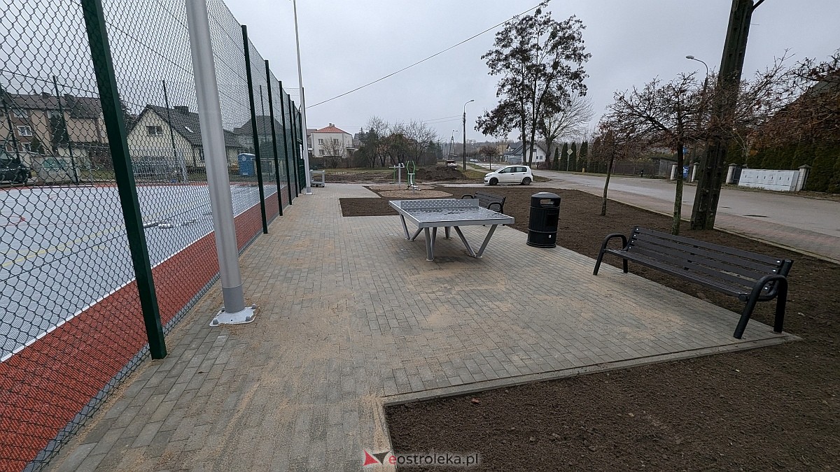 Budowa boiska na osiedlu Łęczysk zakończona [05.12.2024] - zdjęcie #12 - eOstroleka.pl