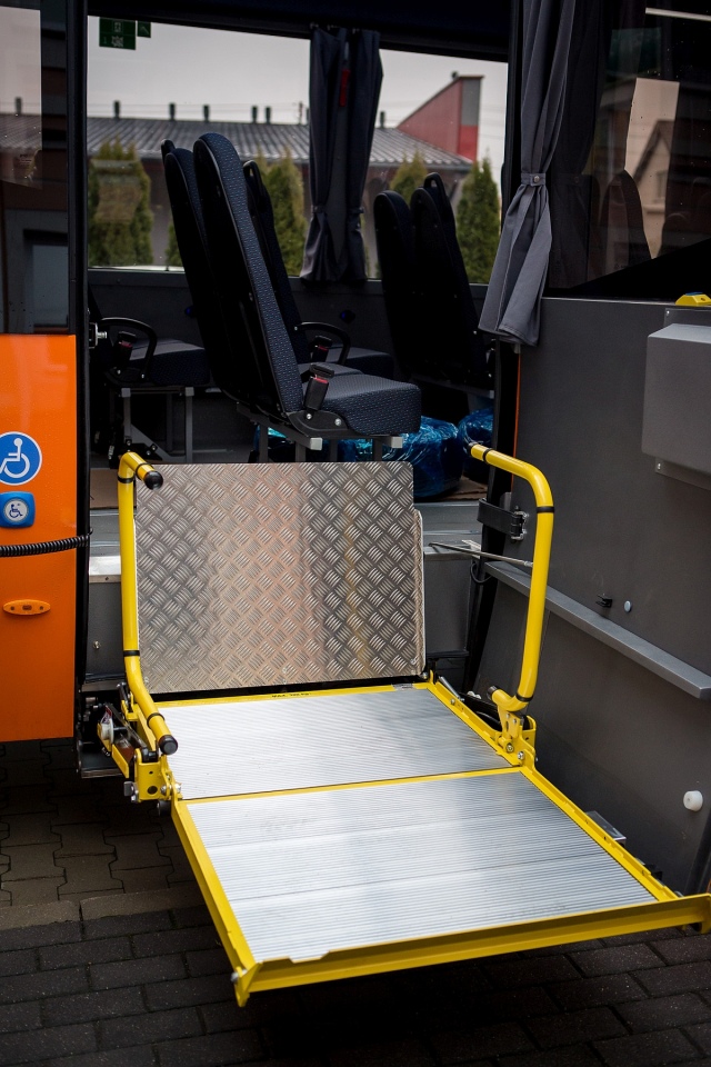 Nowy autobus do transportu uczniów z gminy Lelis [05.12.2024] - zdjęcie #4 - eOstroleka.pl