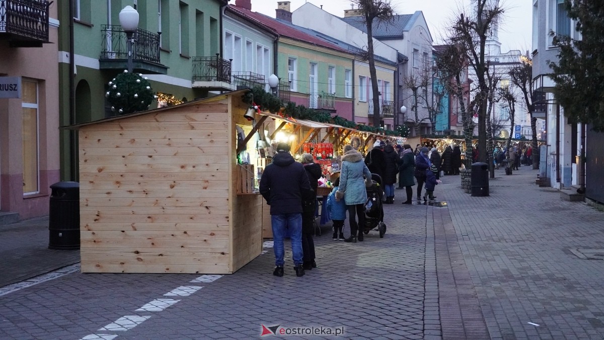 Oficjalne otwarcie II Kurpiowskiego Jarmarku Bożonarodzeniowego [05.12.2024] - zdjęcie #51 - eOstroleka.pl
