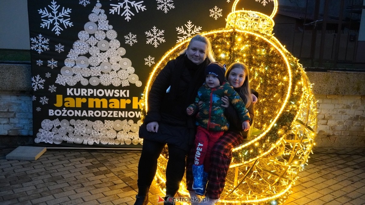 Oficjalne otwarcie II Kurpiowskiego Jarmarku Bożonarodzeniowego [05.12.2024] - zdjęcie #46 - eOstroleka.pl