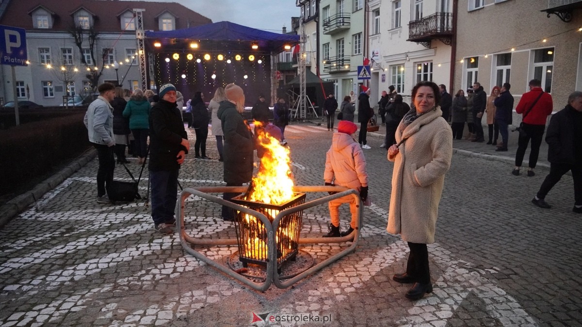 Oficjalne otwarcie II Kurpiowskiego Jarmarku Bożonarodzeniowego [05.12.2024] - zdjęcie #39 - eOstroleka.pl