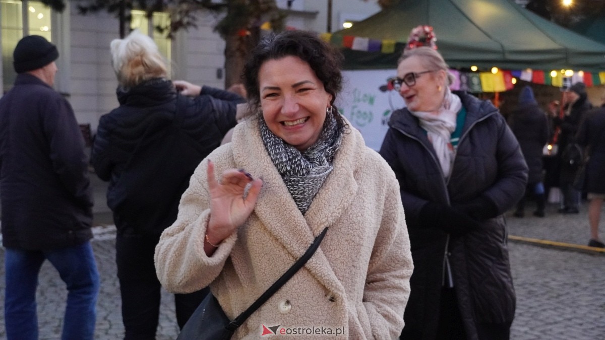 Oficjalne otwarcie II Kurpiowskiego Jarmarku Bożonarodzeniowego [05.12.2024] - zdjęcie #38 - eOstroleka.pl