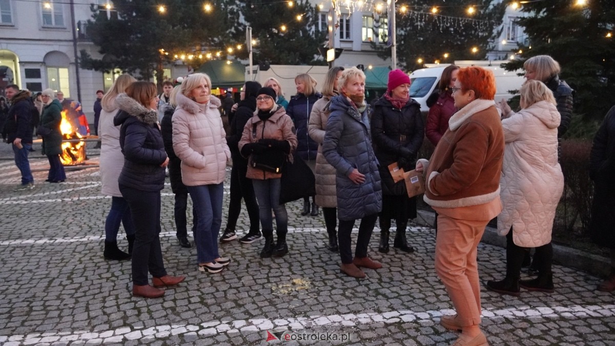 Oficjalne otwarcie II Kurpiowskiego Jarmarku Bożonarodzeniowego [05.12.2024] - zdjęcie #37 - eOstroleka.pl