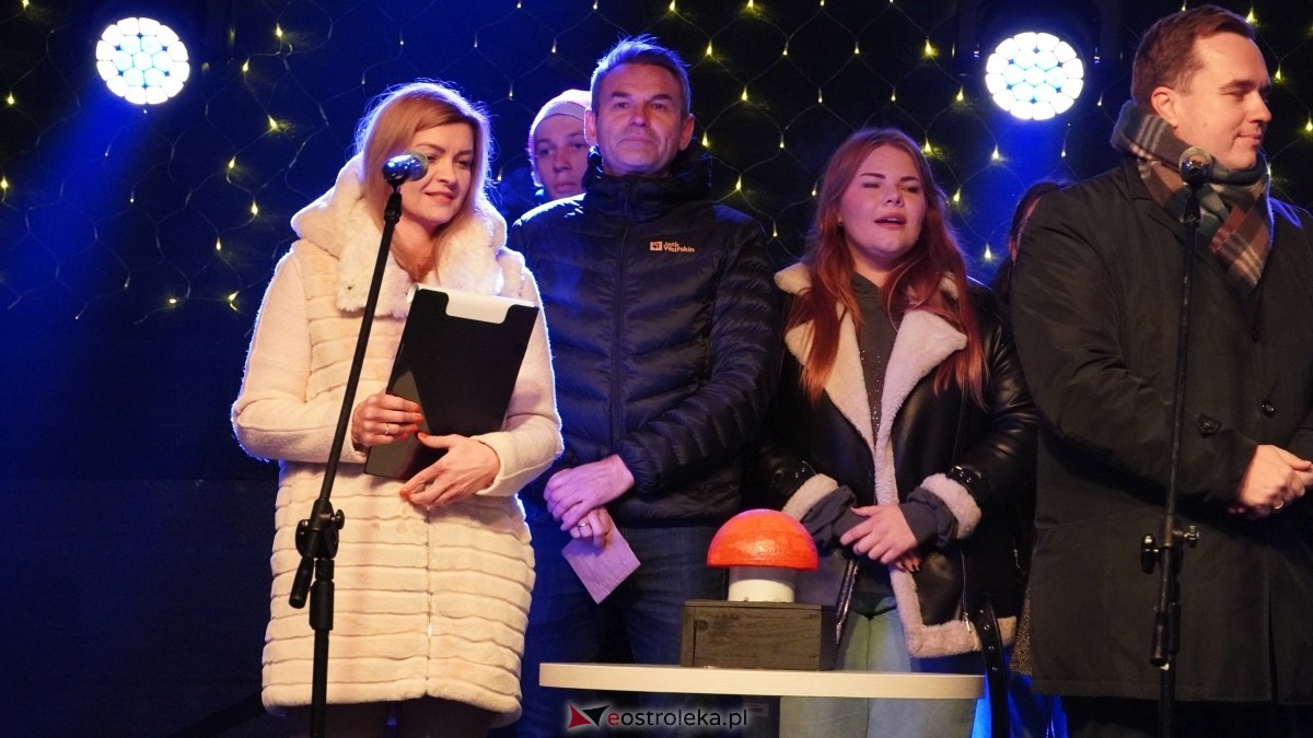 Oficjalne otwarcie II Kurpiowskiego Jarmarku Bożonarodzeniowego [05.12.2024] - zdjęcie #32 - eOstroleka.pl