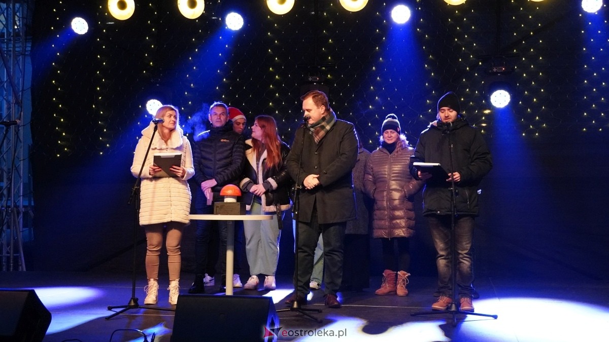 Oficjalne otwarcie II Kurpiowskiego Jarmarku Bożonarodzeniowego [05.12.2024] - zdjęcie #30 - eOstroleka.pl