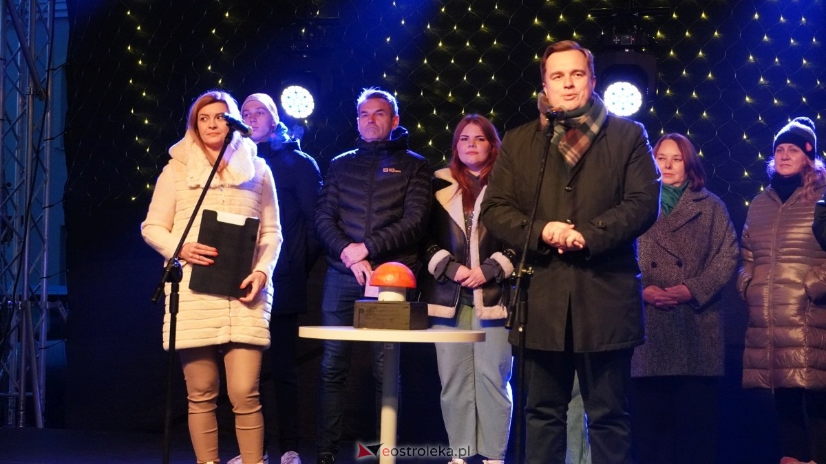 Oficjalne otwarcie II Kurpiowskiego Jarmarku Bożonarodzeniowego [05.12.2024] - zdjęcie #25 - eOstroleka.pl