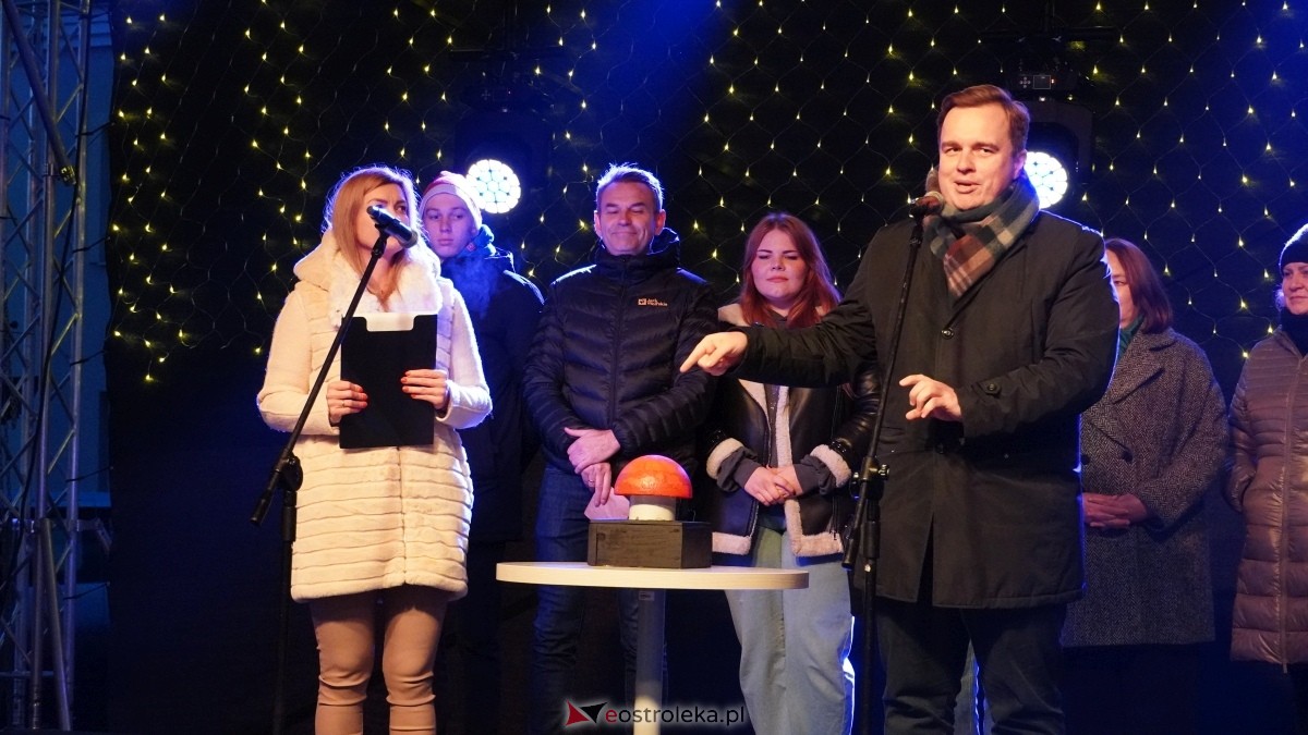 Oficjalne otwarcie II Kurpiowskiego Jarmarku Bożonarodzeniowego [05.12.2024] - zdjęcie #23 - eOstroleka.pl