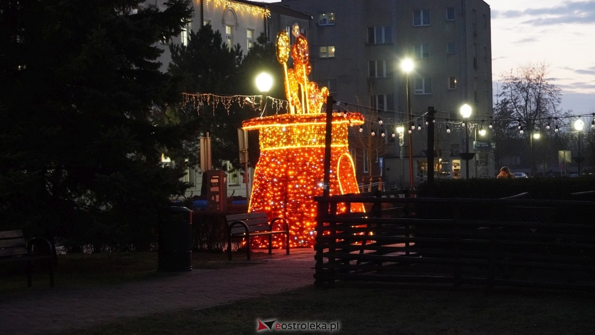 Oficjalne otwarcie II Kurpiowskiego Jarmarku Bożonarodzeniowego [05.12.2024] - zdjęcie #20 - eOstroleka.pl