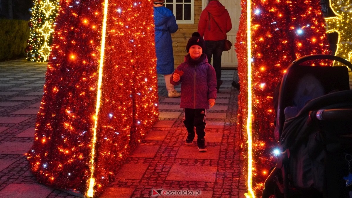 Oficjalne otwarcie II Kurpiowskiego Jarmarku Bożonarodzeniowego [05.12.2024] - zdjęcie #8 - eOstroleka.pl