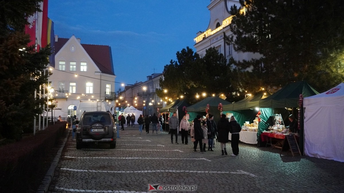 Oficjalne otwarcie II Kurpiowskiego Jarmarku Bożonarodzeniowego [05.12.2024] - zdjęcie #5 - eOstroleka.pl