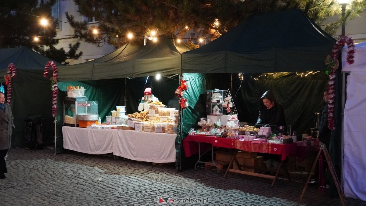Oficjalne otwarcie II Kurpiowskiego Jarmarku Bożonarodzeniowego [05.12.2024] - zdjęcie #4 - eOstroleka.pl