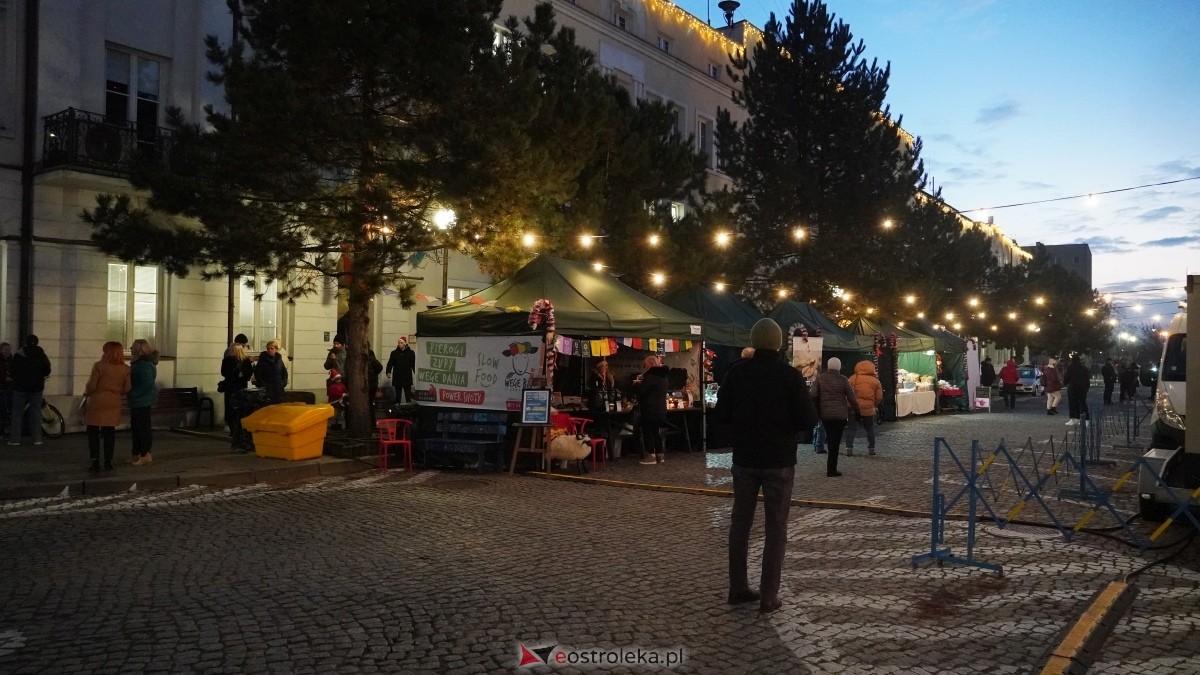 Oficjalne otwarcie II Kurpiowskiego Jarmarku Bożonarodzeniowego [05.12.2024] - zdjęcie #3 - eOstroleka.pl