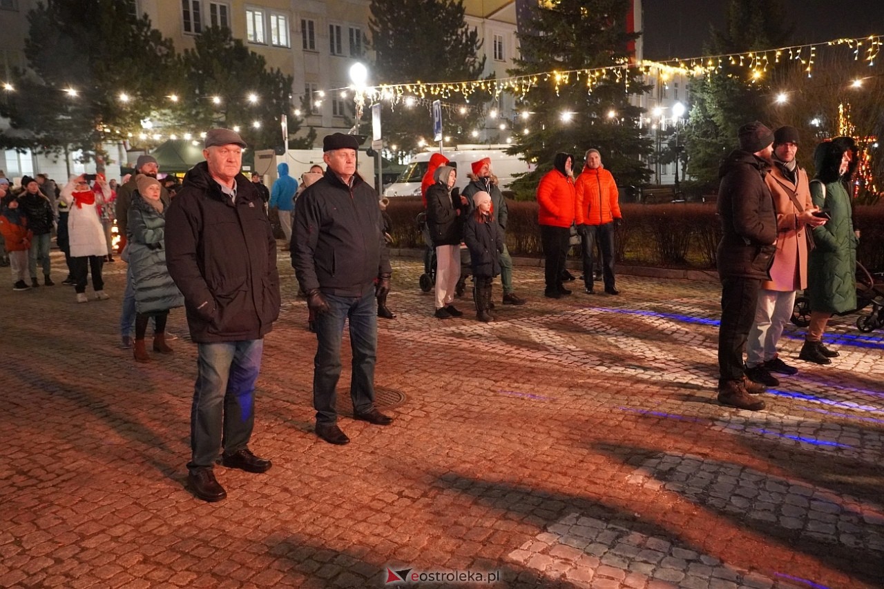 II Kurpiowski Jarmarku Bożonarodzeniowy: Koncert Chóru Kameralnego pod dyrekcją Bożeny Harasimowicz-Pęzy [5.12.2024] - zdjęcie #33 - eOstroleka.pl