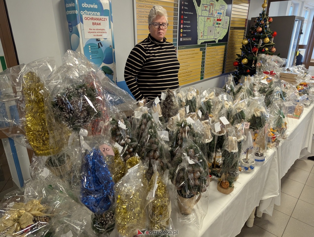 Mikołajkowy kiermasz w ostrołęckim szpitalu [06.12.2024] - zdjęcie #14 - eOstroleka.pl