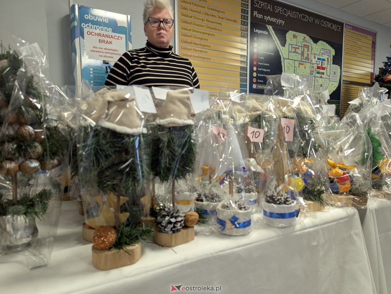 Mikołajkowy kiermasz w ostrołęckim szpitalu [06.12.2024] - zdjęcie #10 - eOstroleka.pl