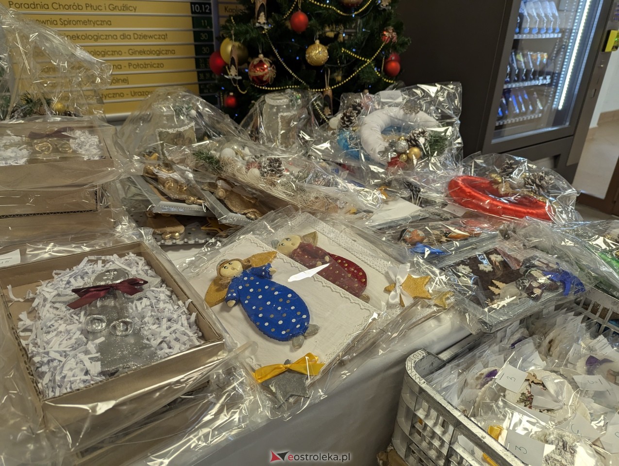 Mikołajkowy kiermasz w ostrołęckim szpitalu [06.12.2024] - zdjęcie #5 - eOstroleka.pl