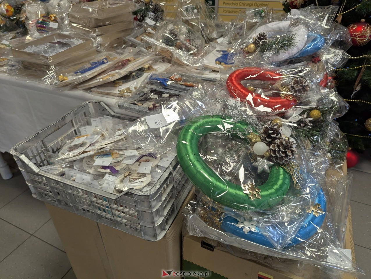 Mikołajkowy kiermasz w ostrołęckim szpitalu [06.12.2024] - zdjęcie #4 - eOstroleka.pl