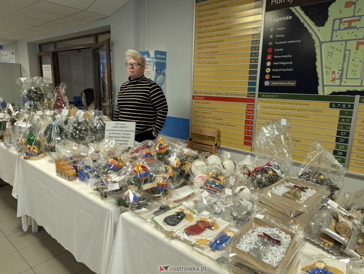 Mikołajkowy kiermasz w ostrołęckim szpitalu [06.12.2024] - zdjęcie #1 - eOstroleka.pl