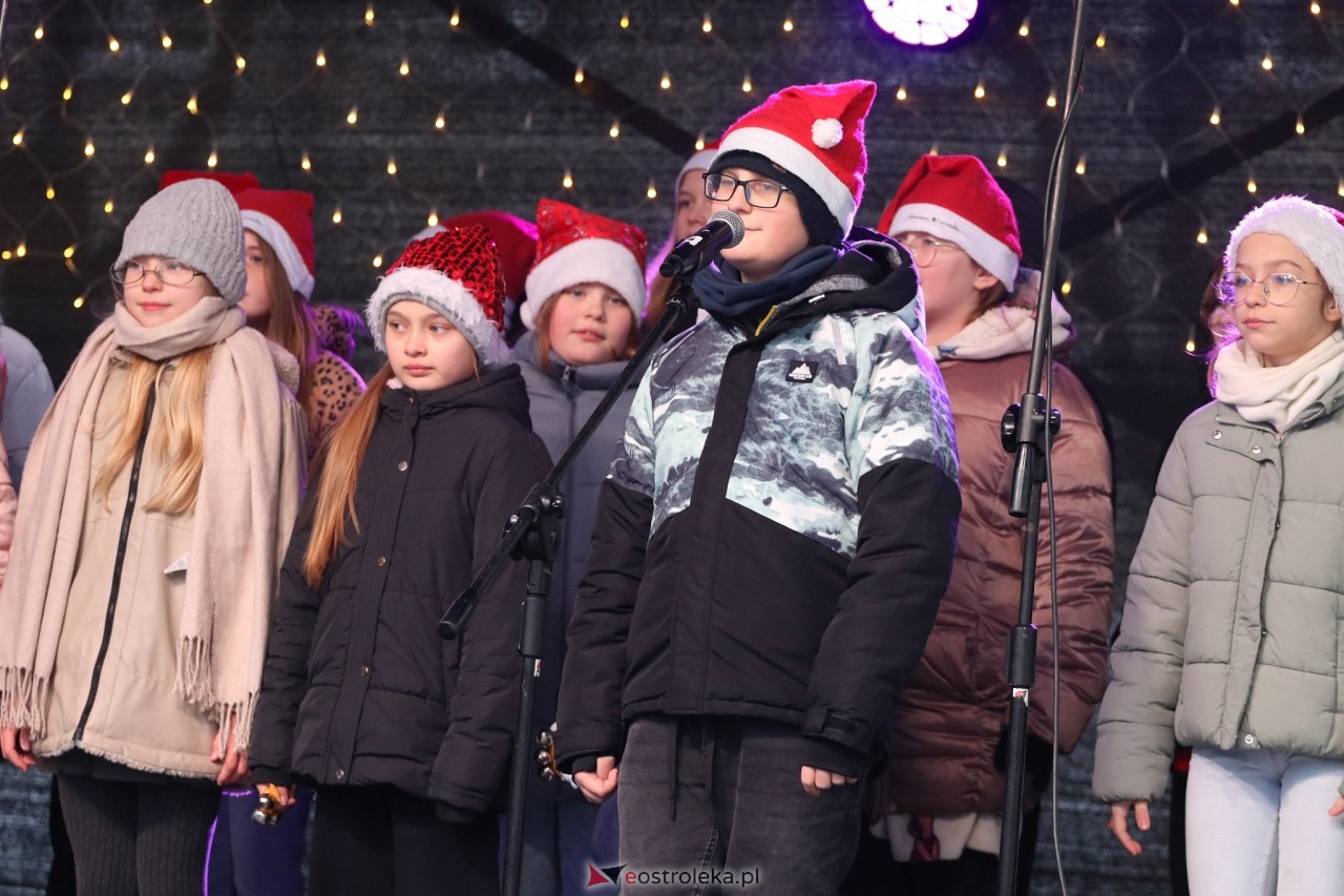 Kurpiowski Jarmark Bożonarodzeniowy [6.12.2024] - zdjęcie #80 - eOstroleka.pl