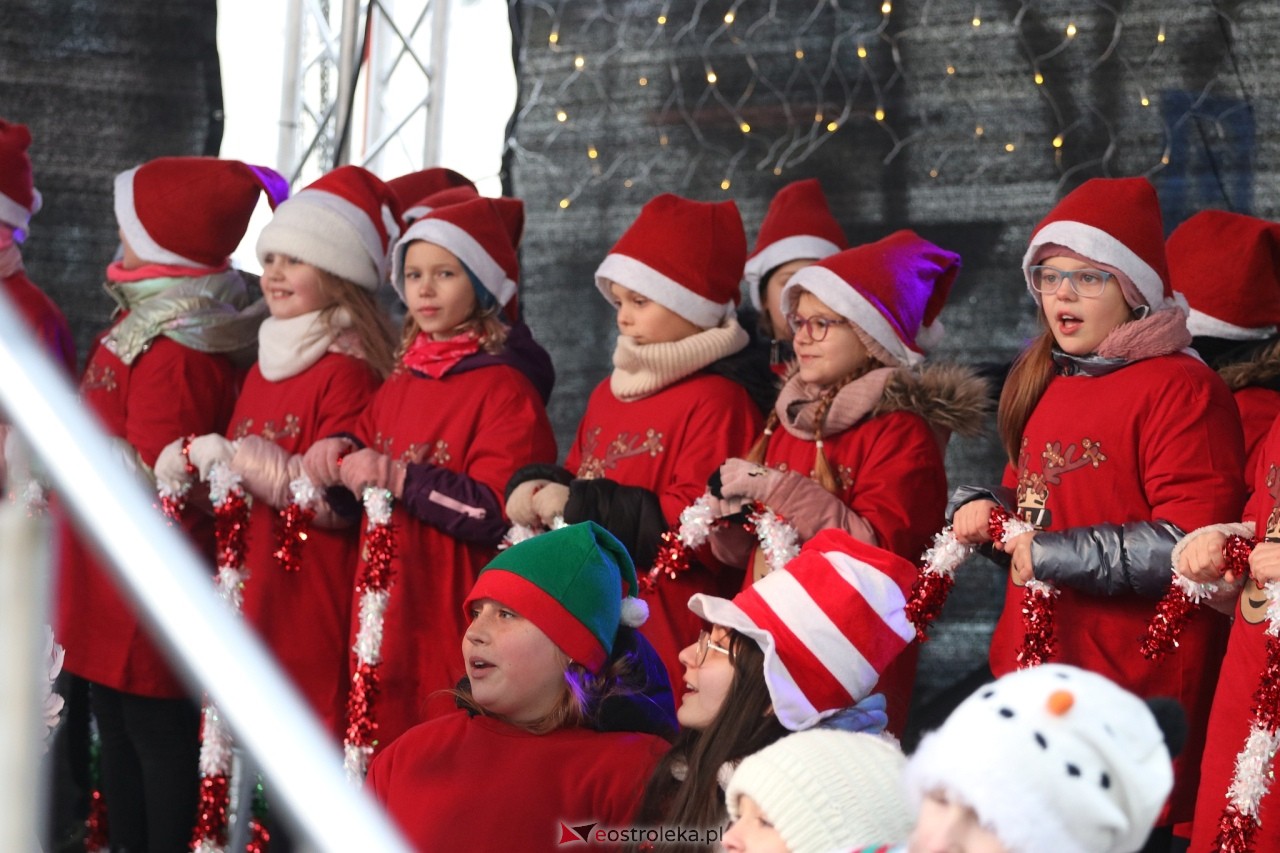 Kurpiowski Jarmark Bożonarodzeniowy [6.12.2024] - zdjęcie #16 - eOstroleka.pl