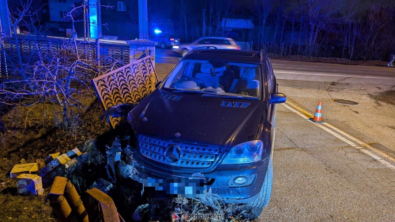 Wypadek przy Stacha Konwy [6.12.2024] - zdjęcie #5 - eOstroleka.pl