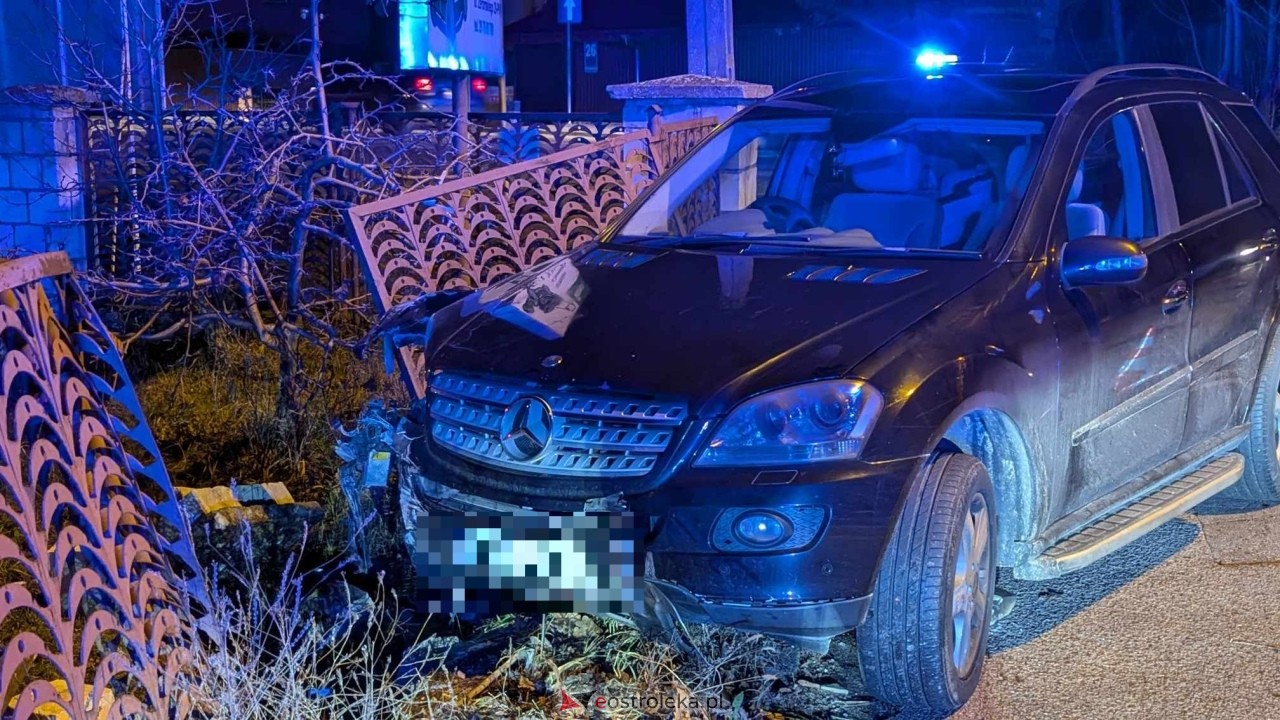 Wypadek przy Stacha Konwy [6.12.2024] - zdjęcie #2 - eOstroleka.pl