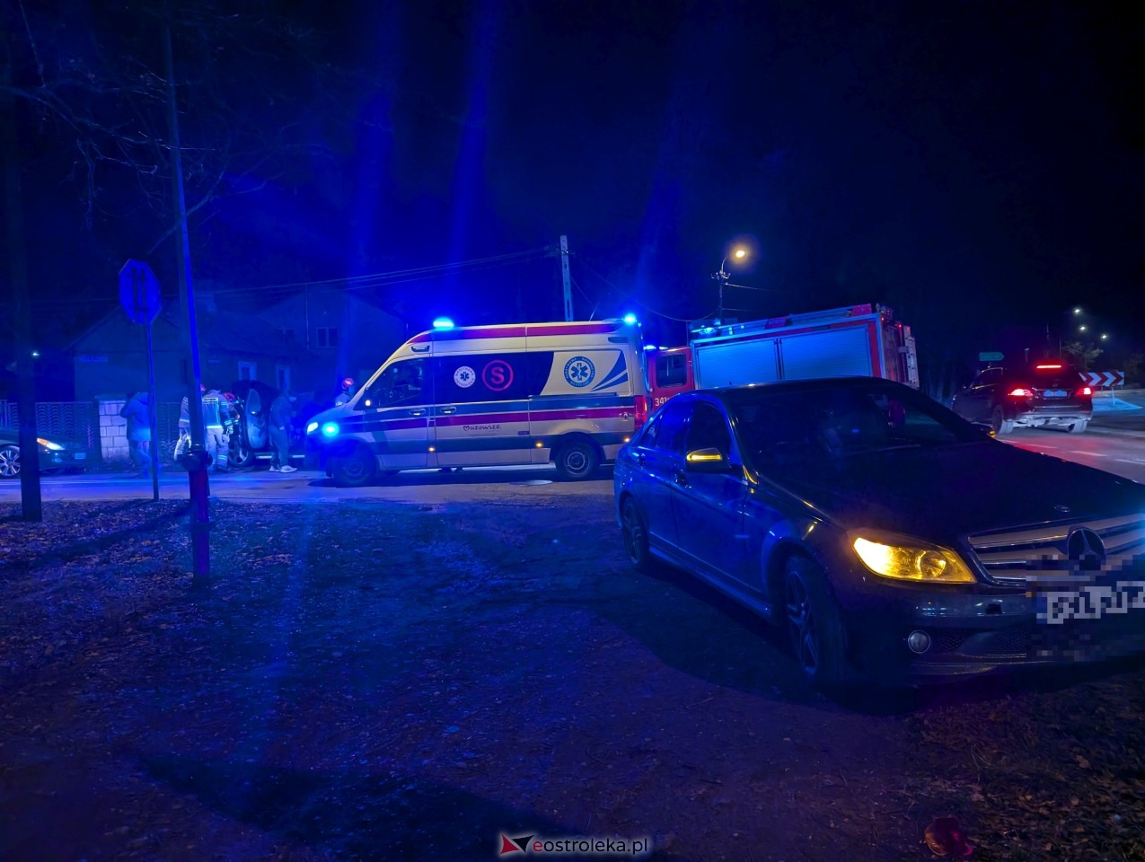 Wypadek przy Stacha Konwy [6.12.2024] - zdjęcie #13 - eOstroleka.pl