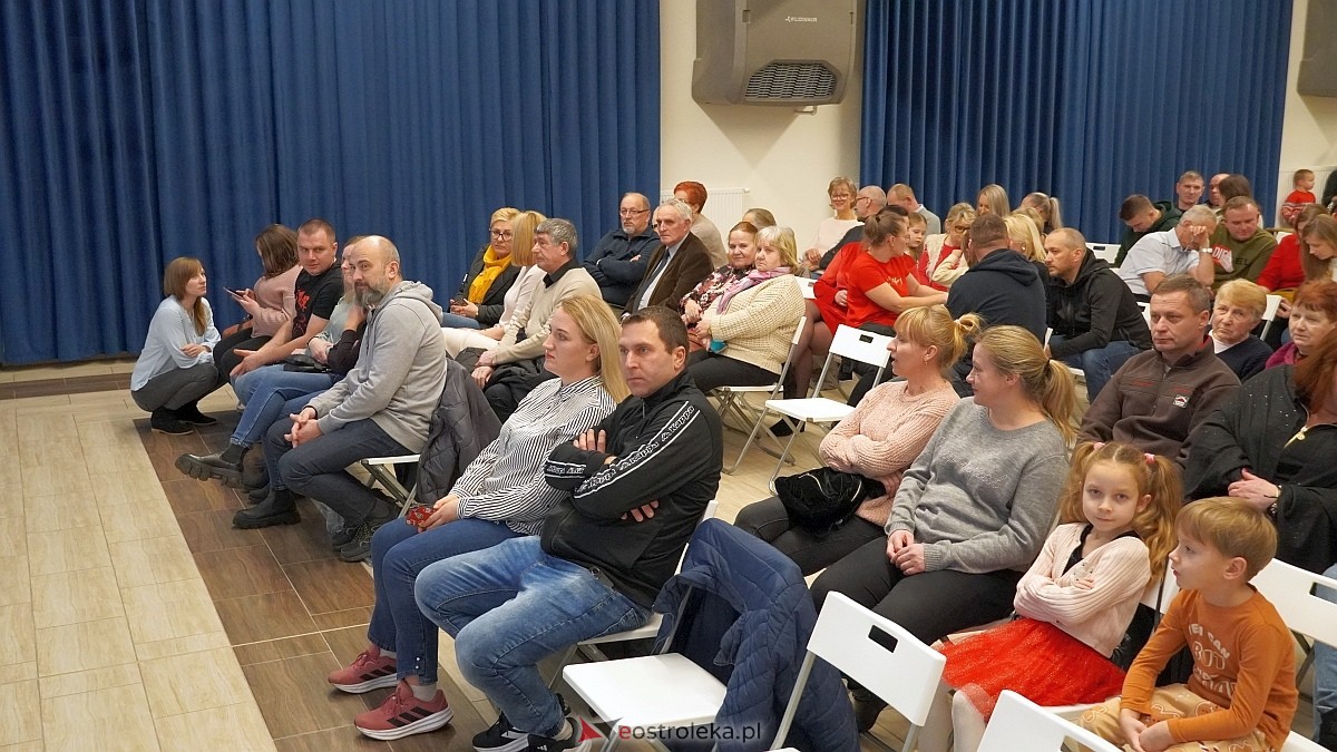 Kabaret Czwarta Fala w Łysych [06.12.2024] - zdjęcie #110 - eOstroleka.pl