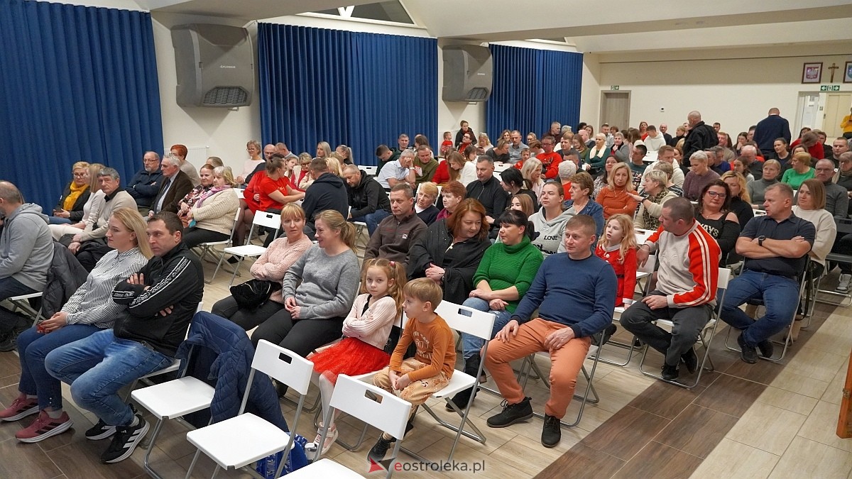 Kabaret Czwarta Fala w Łysych [06.12.2024] - zdjęcie #109 - eOstroleka.pl