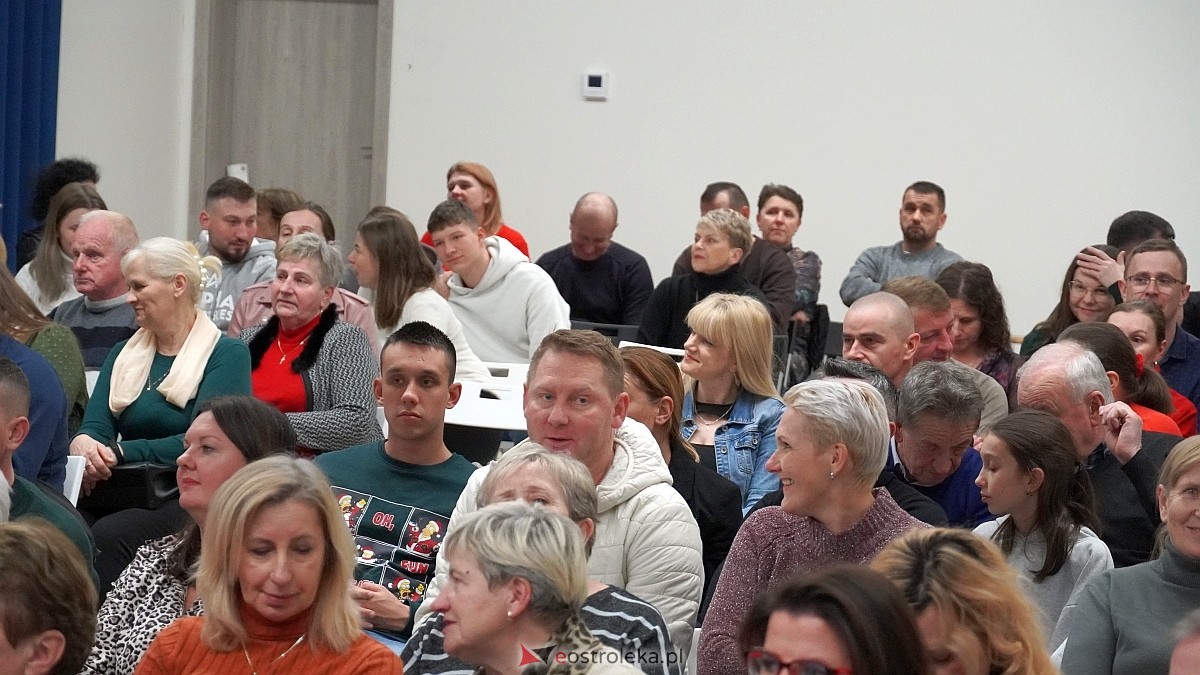 Kabaret Czwarta Fala w Łysych [06.12.2024] - zdjęcie #104 - eOstroleka.pl