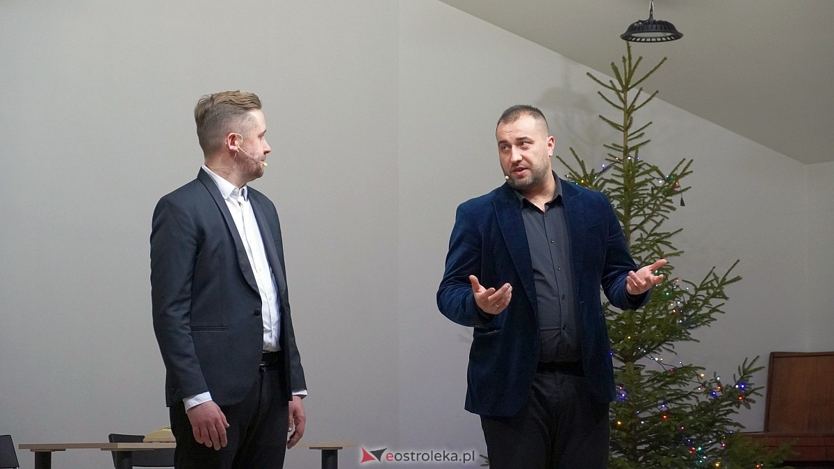 Kabaret Czwarta Fala w Łysych [06.12.2024] - zdjęcie #97 - eOstroleka.pl