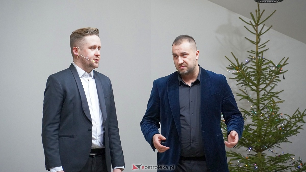 Kabaret Czwarta Fala w Łysych [06.12.2024] - zdjęcie #95 - eOstroleka.pl
