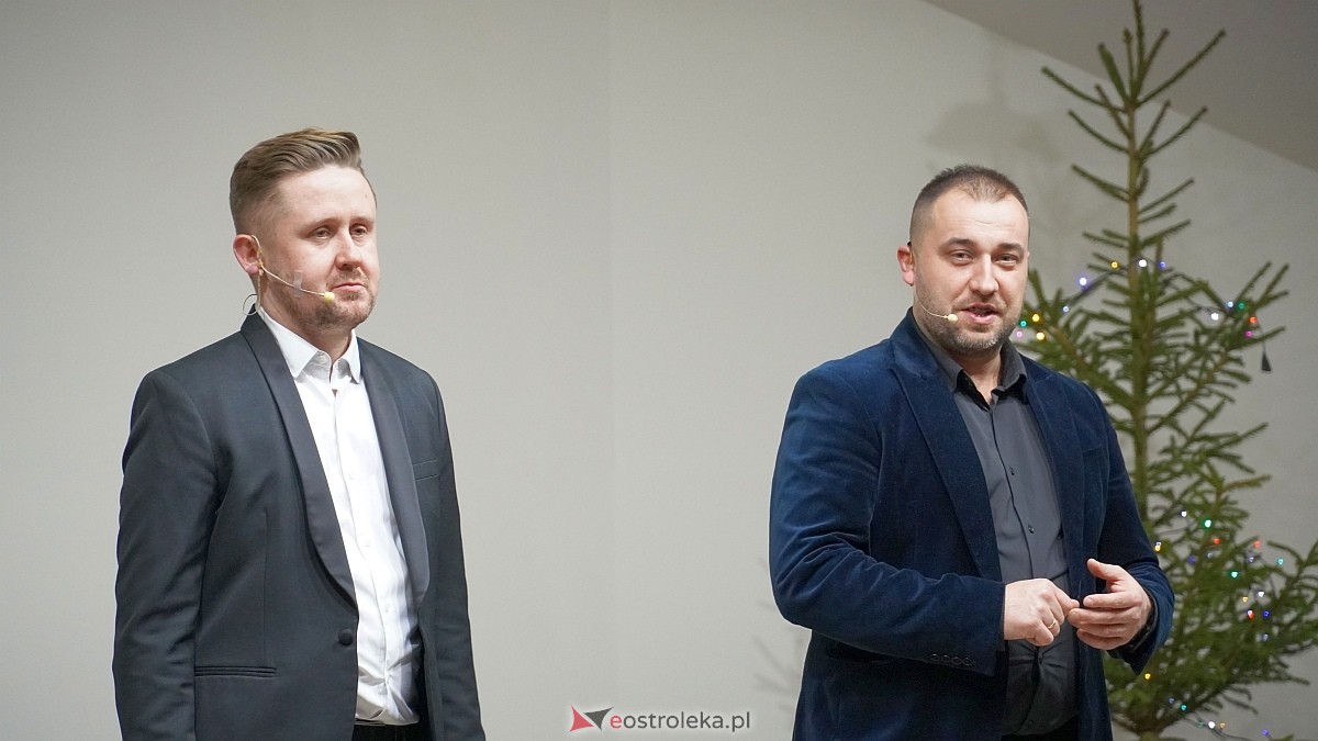 Kabaret Czwarta Fala w Łysych [06.12.2024] - zdjęcie #93 - eOstroleka.pl