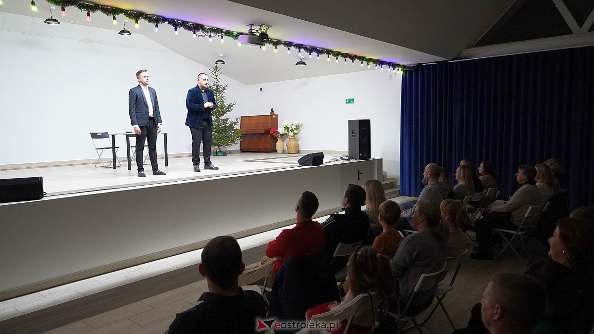 Kabaret Czwarta Fala w Łysych [06.12.2024] - zdjęcie #86 - eOstroleka.pl