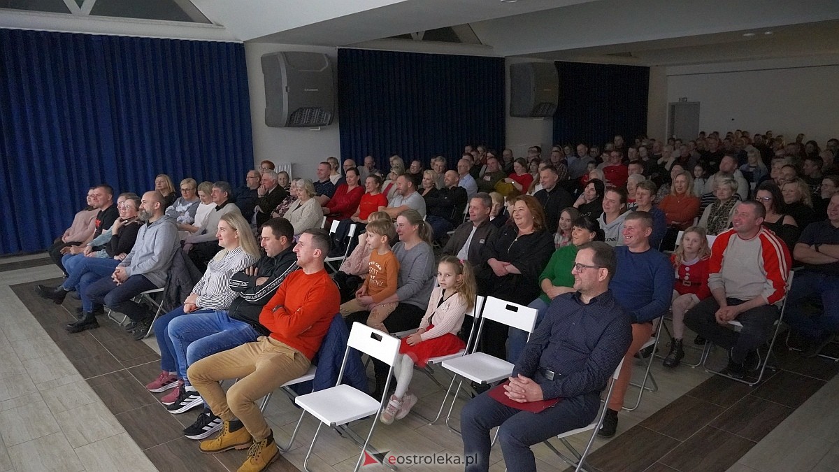 Kabaret Czwarta Fala w Łysych [06.12.2024] - zdjęcie #85 - eOstroleka.pl