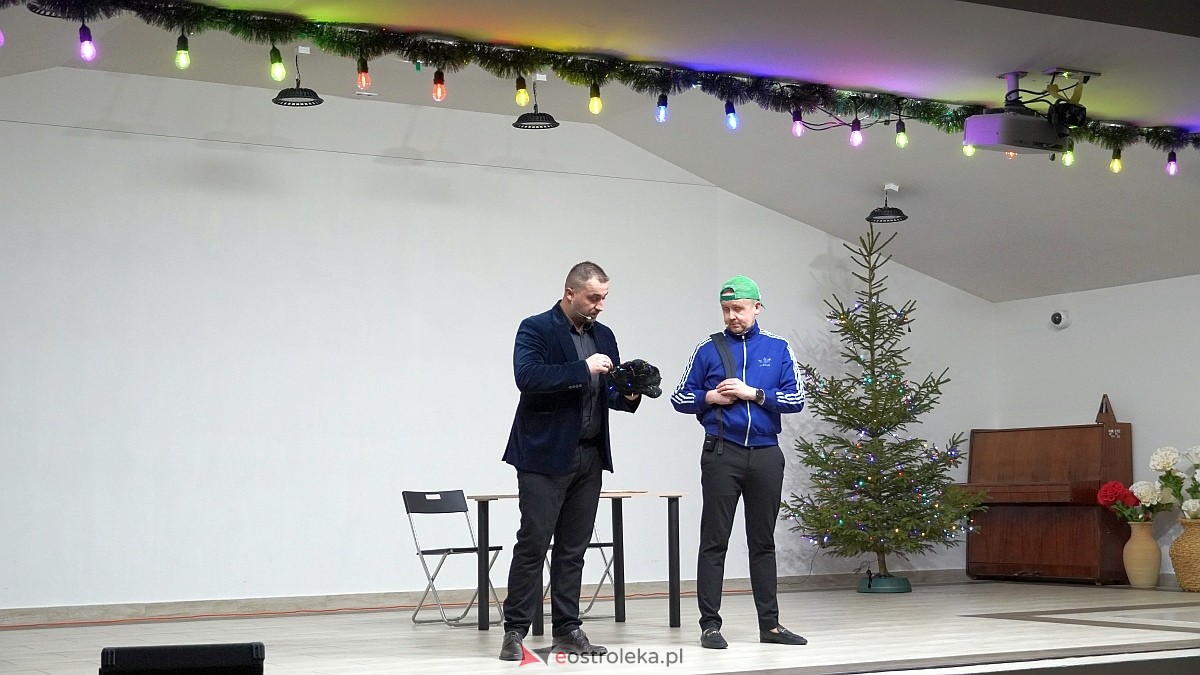 Kabaret Czwarta Fala w Łysych [06.12.2024] - zdjęcie #79 - eOstroleka.pl