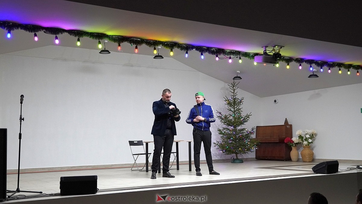 Kabaret Czwarta Fala w Łysych [06.12.2024] - zdjęcie #78 - eOstroleka.pl